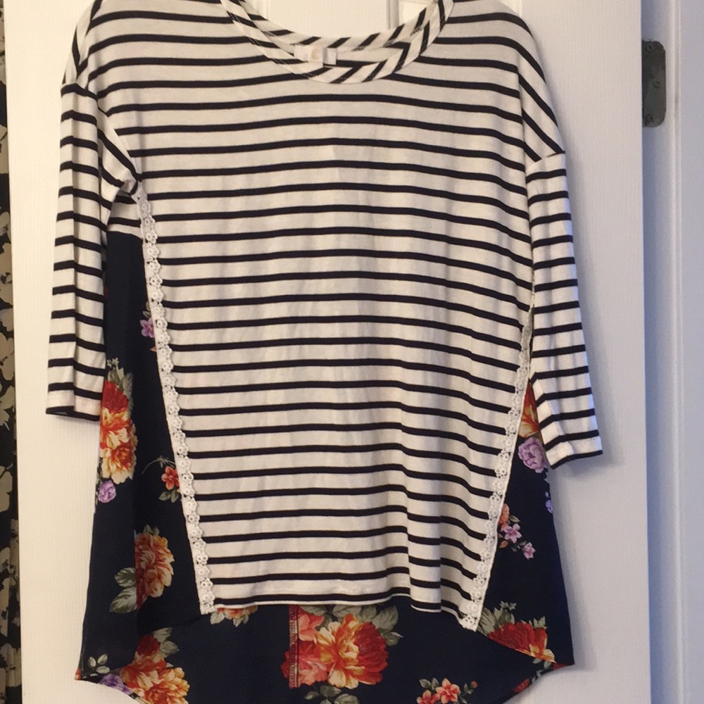 EUC Charming Charlie striped floral 3/4 sleeve top
